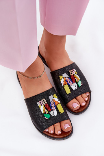 Chinelos femininos com salto largo com enfeites cor preta Clelione