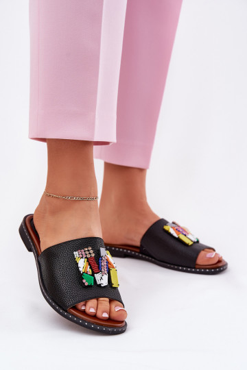 Chinelos femininos com salto largo com enfeites cor preta Clelione 2