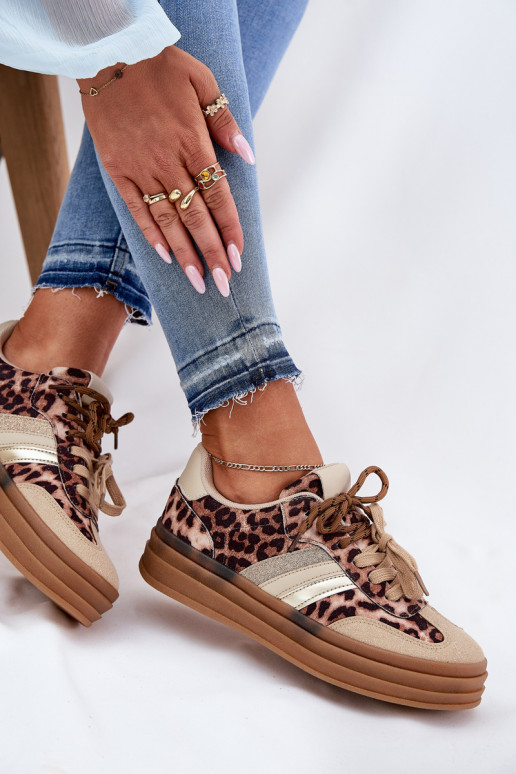 À modalo de tênis Feminino com uma plataforma Z PodParaójnym Amarrandom com padrões de pele de leopardo bege Niteria À modalo de tênis Feminino com uma plataforma Z PodParaójnym Amarrandom com padrões de pele de leopardo bege Niteria