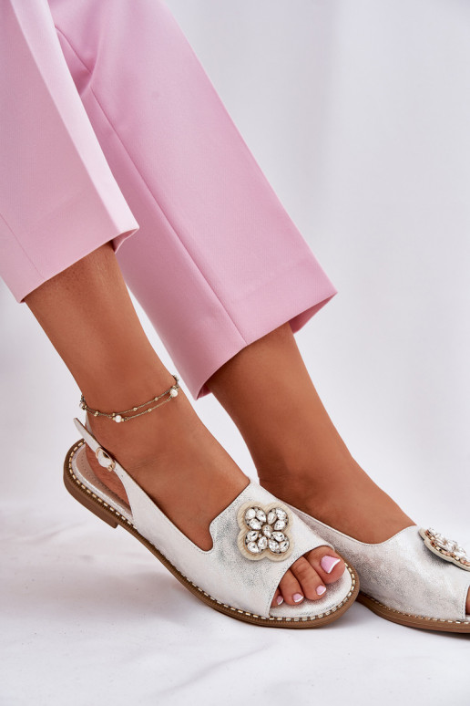 Sandálias femininas com salto largo Com decorações Detalem S.Barski KV51-080 cor prata Sandálias femininas com salto largo Com decorações Detalem S.Barski KV51-080 cor prata