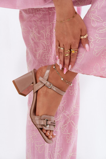 Pele Sandálias lacadas para mulheres com salto bege Mevonelle 2