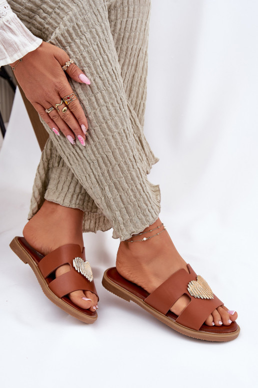 Chinelos femininos com salto largo com detalhes dourados cor marrom Karinma