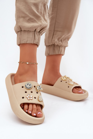 Chinelos femininos Chinelos leves Z Przypinkami Vinceza 76055 bege