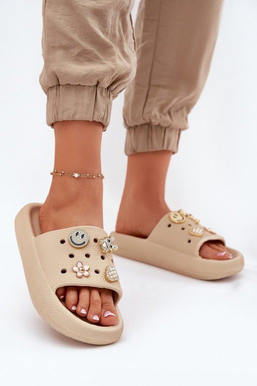 Chinelos femininos Chinelos leves Z Przypinkami Vinceza 76055 bege