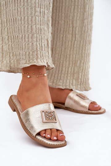 Chinelos rasos femininos com enfeites S.Barski KV51-089 cor dourada 2