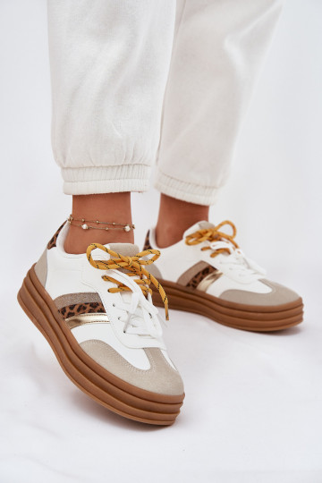 À modalo de tênis Feminino com uma plataforma Z PodParaójnym Amarrandom com padrões de pele de leopardo cor branca Niteria 2