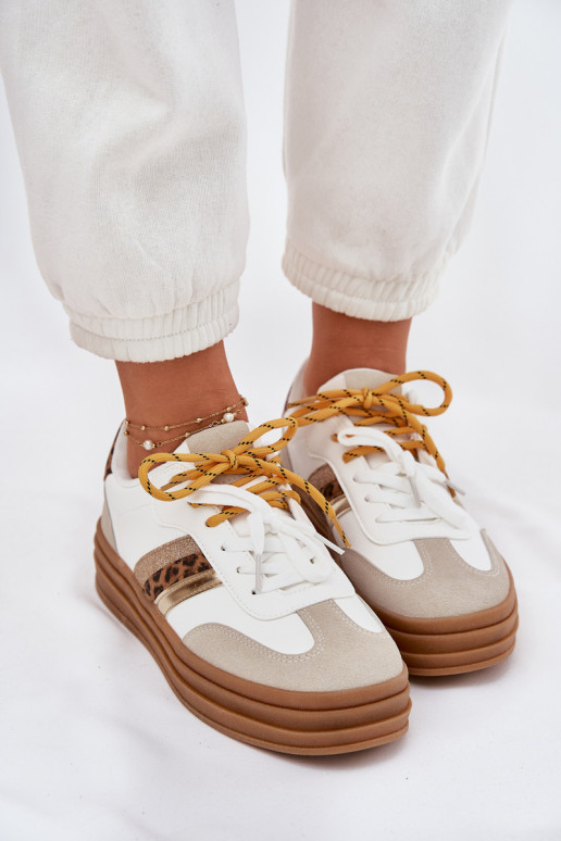 À modalo de tênis Feminino com uma plataforma Z PodParaójnym Amarrandom com padrões de pele de leopardo cor branca Niteria À modalo de tênis Feminino com uma plataforma Z PodParaójnym Amarrandom com padrões de pele de leopardo cor branca Niteria