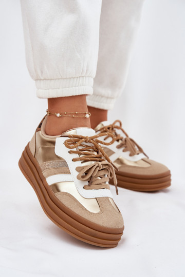 À modalo de tênis Feminino com uma plataforma Z PodParaójnym Amarrandom com padrões de pele de leopardo cor dourada Niteria