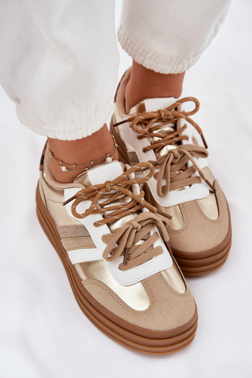 À modalo de tênis Feminino com uma plataforma Z PodParaójnym Amarrandom com padrões de pele de leopardo cor dourada Niteria À modalo de tênis Feminino com uma plataforma Z PodParaójnym Amarrandom com padrões de pele de leopardo cor dourada Niteria