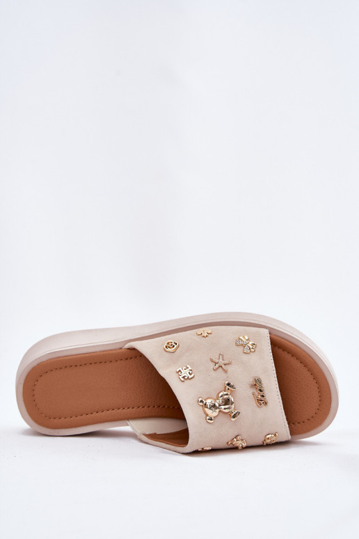 Chinelos femininos de camurça Z Przypinkami Vinceza 66741 bege