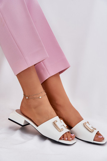 Estilo elegante Chinelos femininos Klocke Ze cor douradam Detalem Vinceza 62229 cor branca