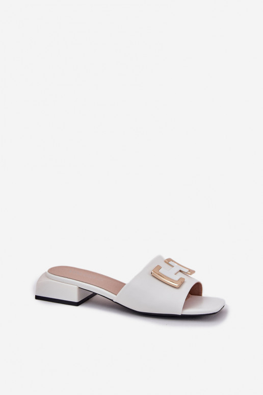 Estilo elegante Chinelos femininos Klocke Ze cor douradam Detalem Vinceza 62229 cor branca