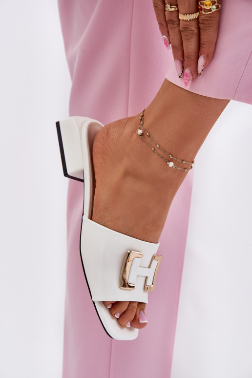 Estilo elegante Chinelos femininos Klocke Ze cor douradam Detalem Vinceza 62229 cor branca