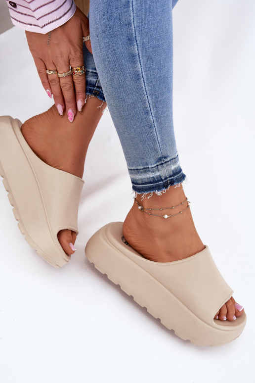 Chinelos leves Chinelos femininos com uma plataforma bege Xalvania Chinelos leves Chinelos femininos com uma plataforma bege Xalvania