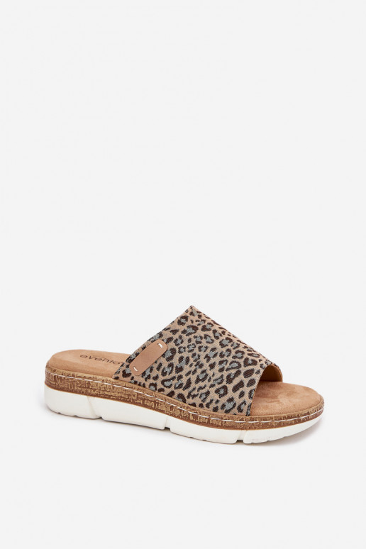 Chinelos femininos Em uma cunha com padrões de pele de leopardo Norozi Chinelos femininos Em uma cunha com padrões de pele de leopardo Norozi