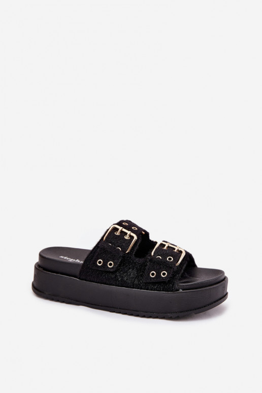 Chinelos femininos Ze cor douradami com fivelasmi com uma plataforma cor preta Virvania