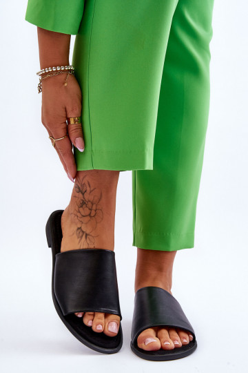 Feminino A pele é lisa Chinelos cor preta Cerise