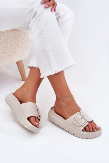 Chinelos femininos cor de areia leves com plataforma e fivelas, “Viasara”
