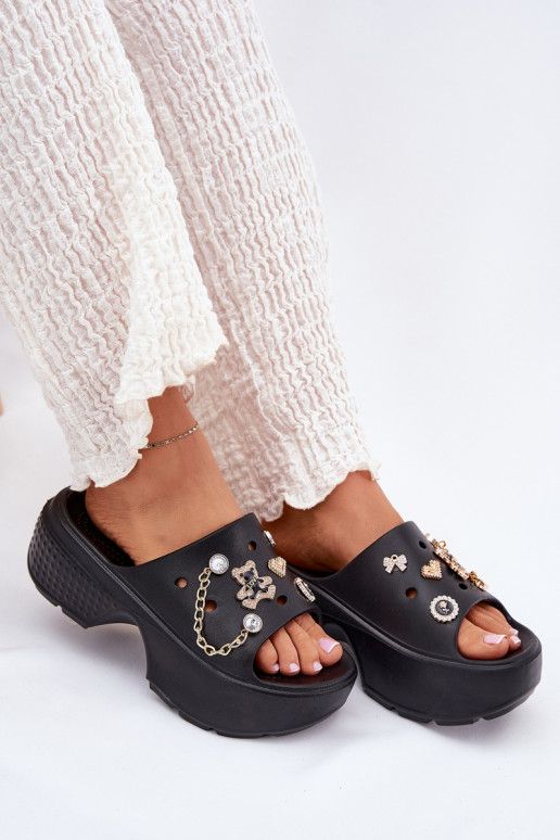 Chinelos leves Chinelos femininos com uma plataforma Ze cor douradami Przypinkami cor preta Ivoriel