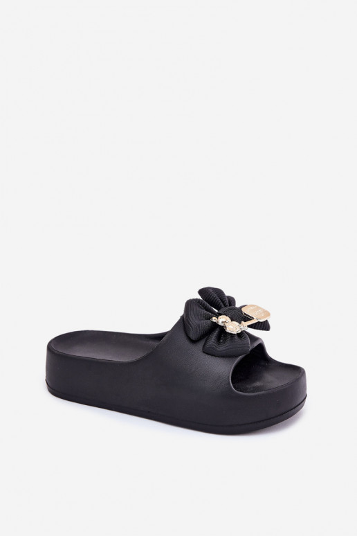 Chinelos femininos Chinelos leves com uma plataforma com fitas I Broszką cor preta Tem que serrlize