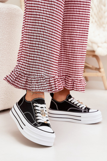 Sapatos de lazer com uma plataforma Ze cor douradami Przypinkami cor preta Fiorina 2