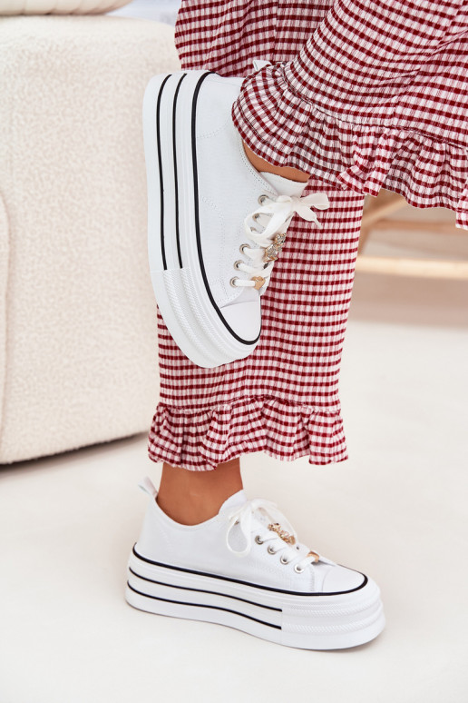 Sapatos de lazer com uma plataforma Ze cor douradami Przypinkami cor branca Fiorina