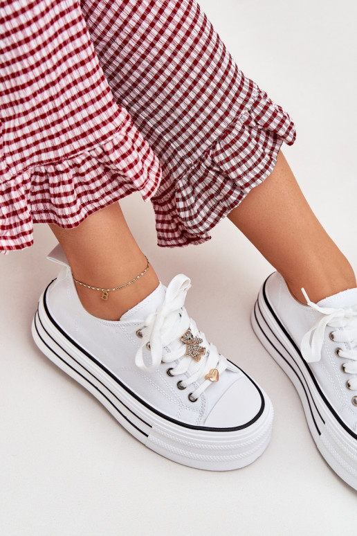 Sapatos de lazer com uma plataforma Ze cor douradami Przypinkami cor branca Fiorina