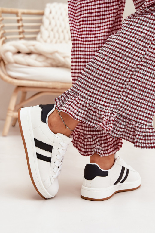 tênis À modalo de tênis Feminino de couro ecológico cor branca Ravina tênis À modalo de tênis Feminino de couro ecológico cor branca Ravina