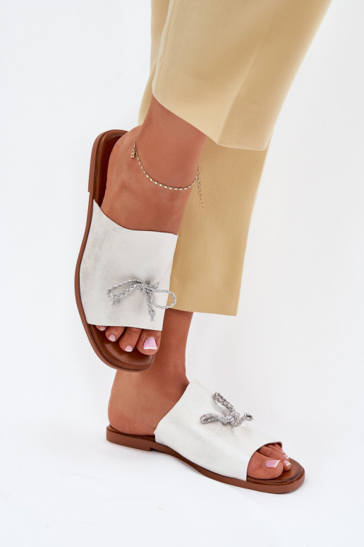 Chinelos femininos com salto largo Com decorações EMiązaniem cor prata Norela Chinelos femininos com salto largo Com decorações EMiązaniem cor prata Norela