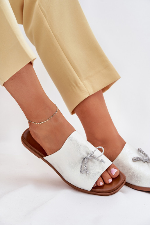 Chinelos femininos com salto largo Com decorações EMiązaniem cor prata Norela Chinelos femininos com salto largo Com decorações EMiązaniem cor prata Norela