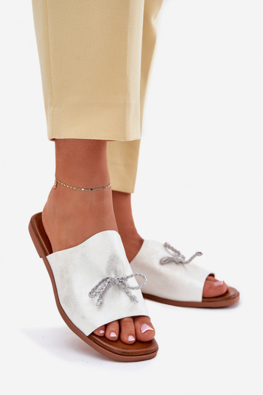 Chinelos femininos com salto largo Com decorações EMiązaniem cor prata Norela Chinelos femininos com salto largo Com decorações EMiązaniem cor prata Norela