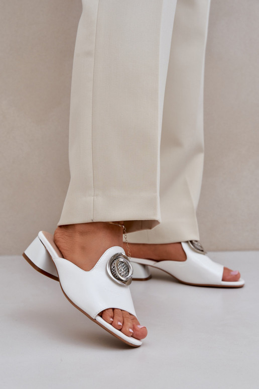 Chinelos femininos elegantes brancos... Chinelos femininos elegantes brancos...