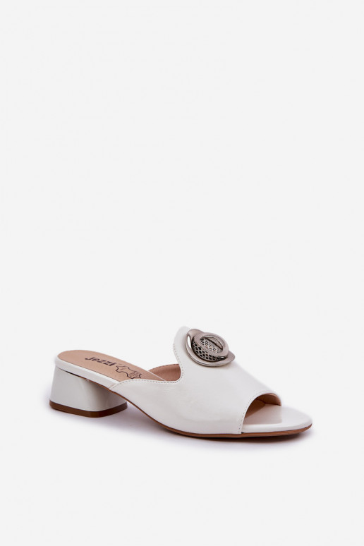 Chinelos femininos elegantes brancos... Chinelos femininos elegantes brancos...