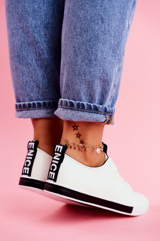 Tênis modelo clássico cor preta Ville Tênis modelo clássico cor preta Ville