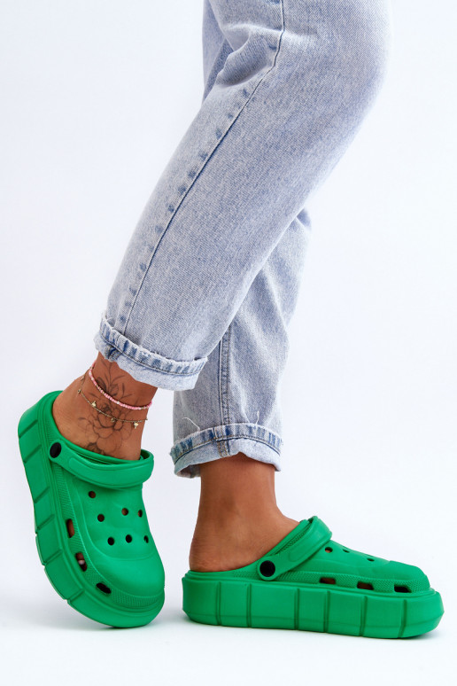 Chinelos tipo Crocs com plataforma elevada cor verde Beckett
