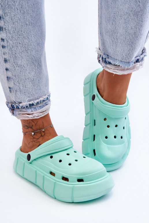 Chinelos tipo Crocs com plataforma elevada cor menta Beckett