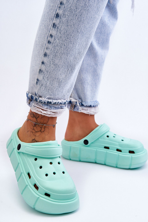 Chinelos tipo Crocs com plataforma elevada cor menta Beckett