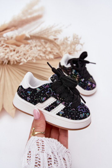 tênis À modalo de tênis Infantil com corações cor preta Mirelle