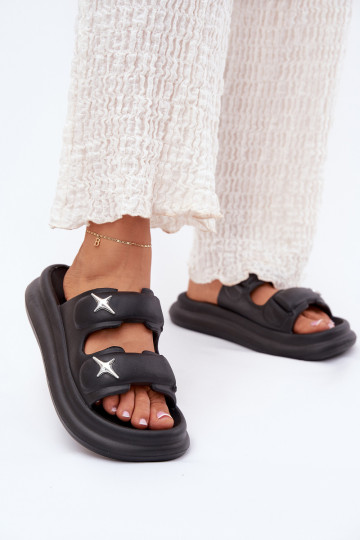 Chinelas leves femininas com plataforma em tom preto 2