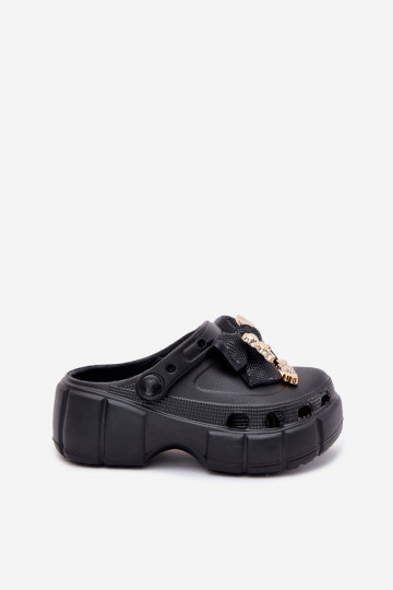 Chinelas infantis leves com laços e enfeites em tom preto 2