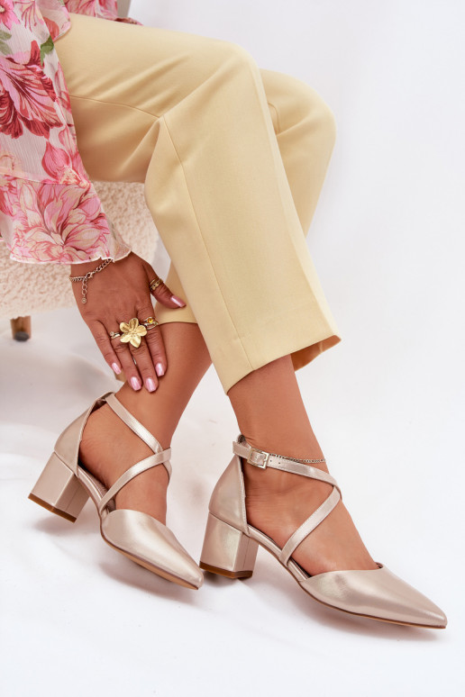 Sapato com salto de couro ecológico Sergio Leone SK830 cor dourada Sapato com salto de couro ecológico Sergio Leone SK830 cor dourada