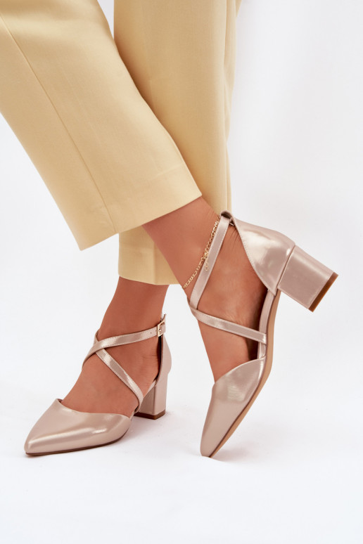 Sapato com salto de couro ecológico Sergio Leone SK830 cor dourada Sapato com salto de couro ecológico Sergio Leone SK830 cor dourada