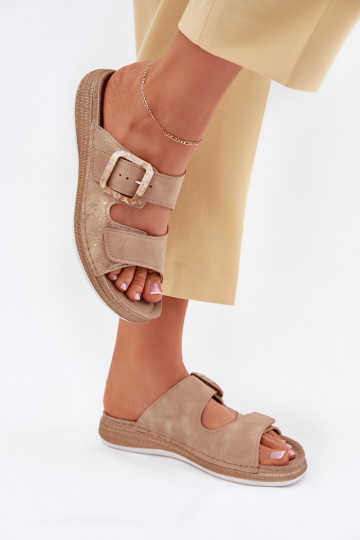 Chinelas femininas com fivelas e fecho adesivo INBLU MK000013 na cor areia