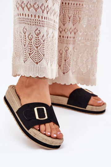 Chinelos femininos com uma plataforma com fivelas douradas cor preta Selira