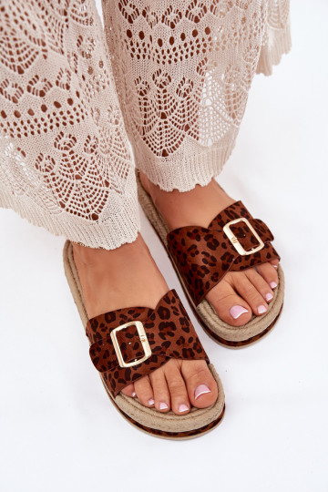 Chinelos femininos com uma plataforma com fivelas douradas com padrões de pele de leopardo Selira