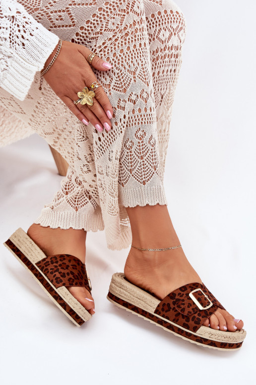 Chinelos femininos com uma plataforma com fivelas douradas com padrões de pele de leopardo Selira