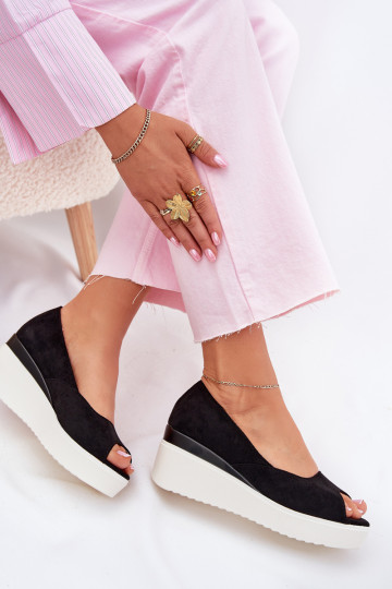 Sandálias femininas Em uma cunha Z de camurça ecológicau cor preta Velira