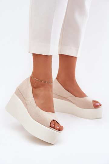 Sandálias femininas Em uma cunha e plataforma cor de marfim Felyra