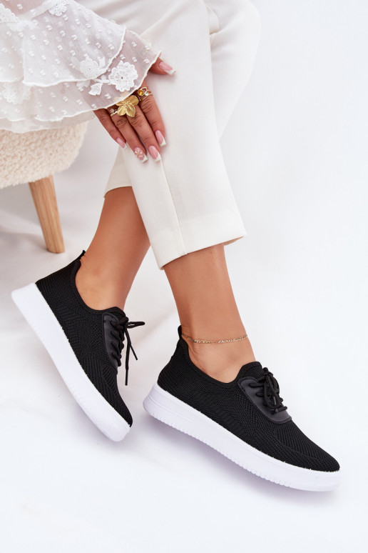 Um modelo atraente tênis com uma plataforma Feminino cor preta Kalyra  Um modelo atraente tênis com uma plataforma Feminino cor preta Kalyra