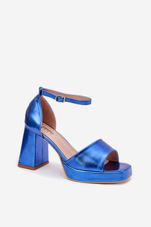 Sandálias lacadas para mulheres com salto cor azul Tem que serrila Sandálias lacadas para mulheres com salto cor azul Tem que serrila